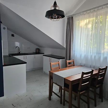 Biszkoptowa 3*
